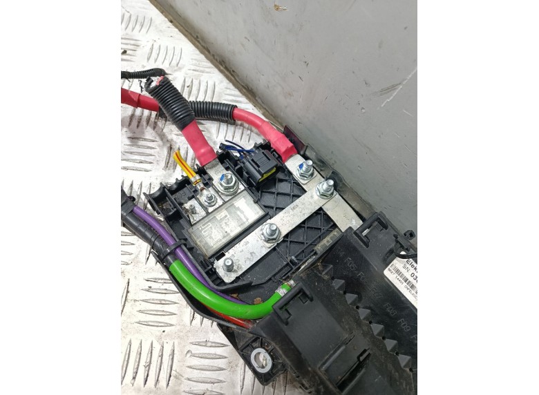 Клемма аккумулятора плюс к Клемма аккумулятора плюс к Ford Transit undefined г. Transit