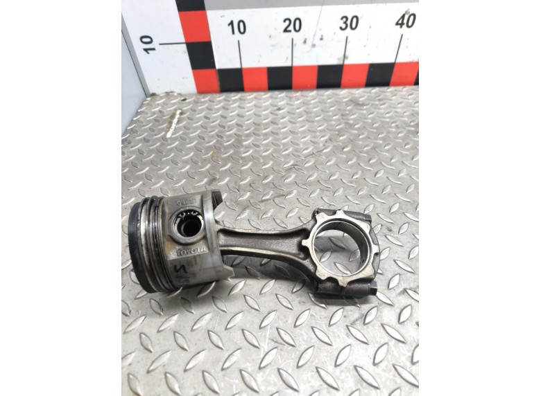 Поршень к Toyota Avensis