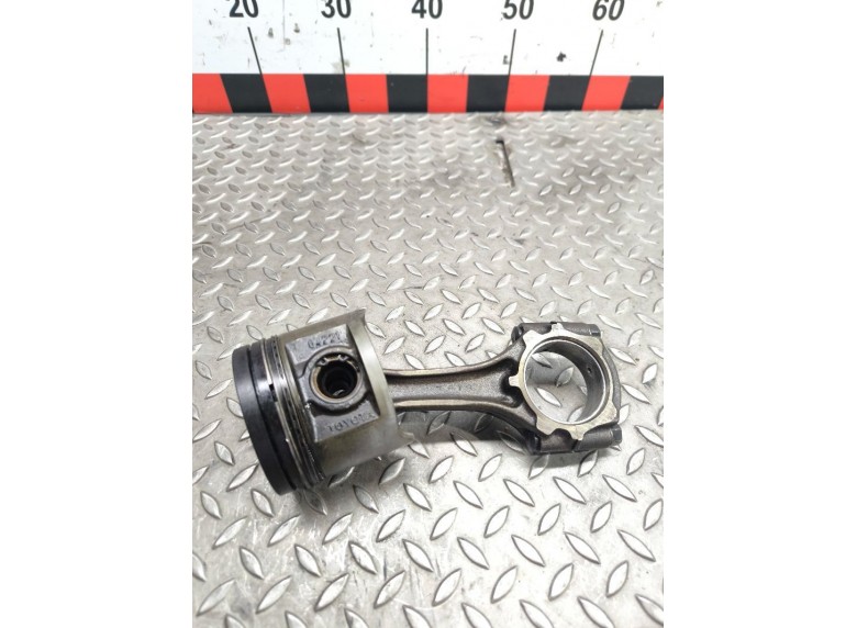 Поршень к Toyota Avensis