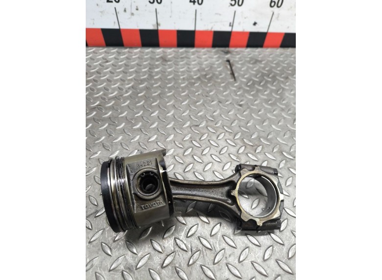 Поршень к Toyota Avensis