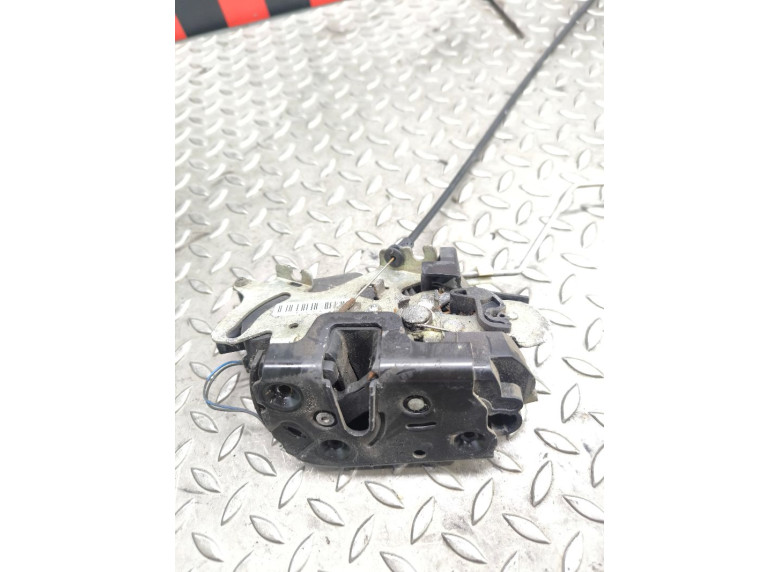 Замок двери передней правой к Mercedes Vito W639, 2004г.