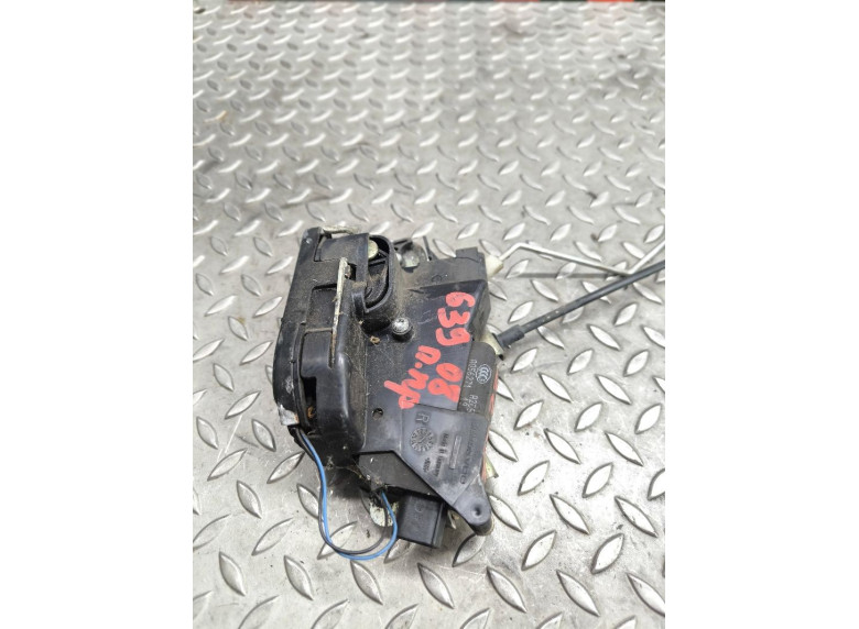 Замок двери передней правой к Mercedes Vito W639, 2004г.