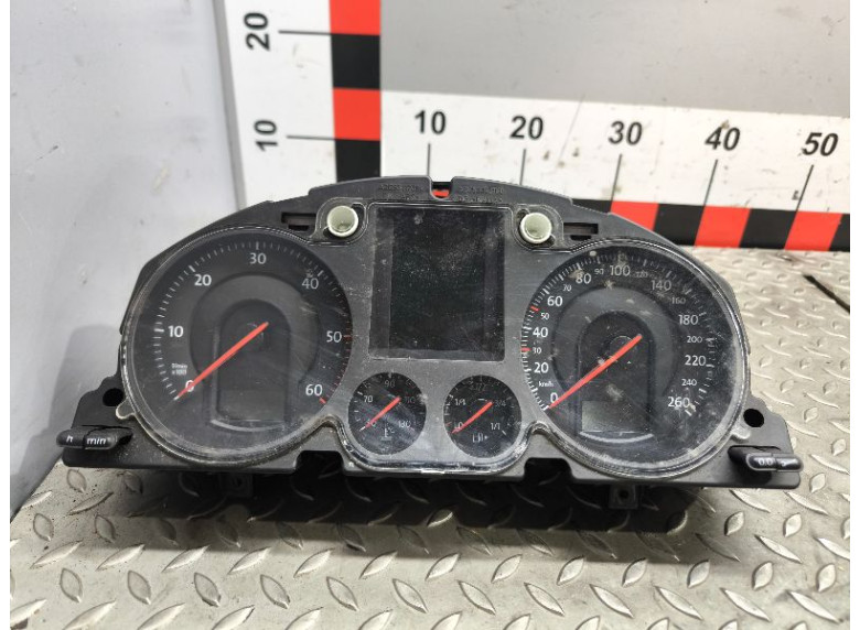 Щиток приборов (приборная панель) к Volkswagen Passat, 2008г.