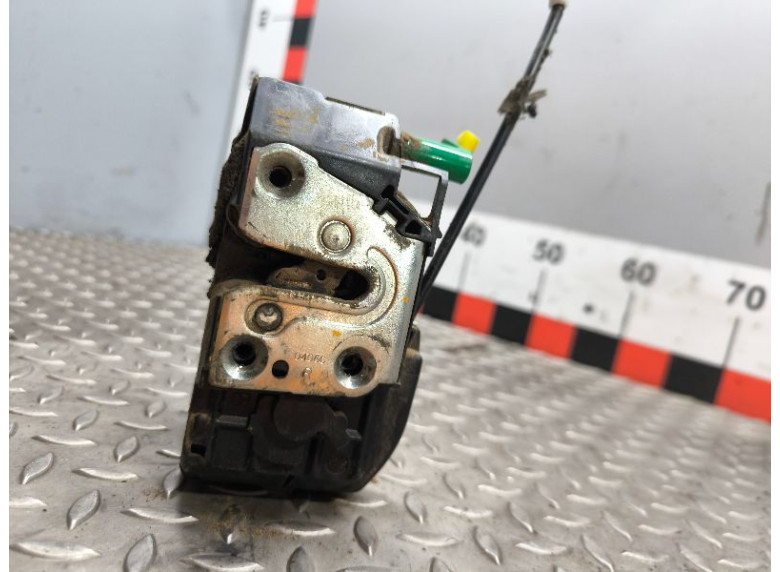 Замок двери передней правой к Nissan Navara