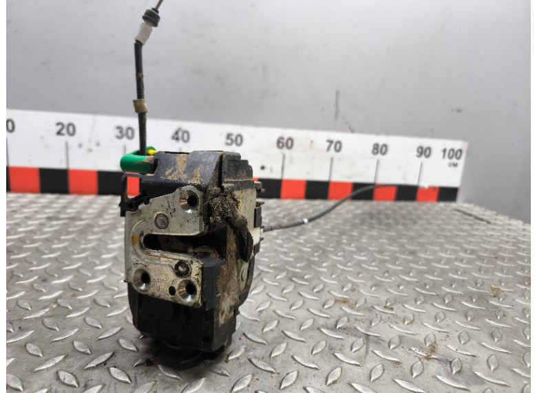 Замок двери передней левой к Nissan Navara