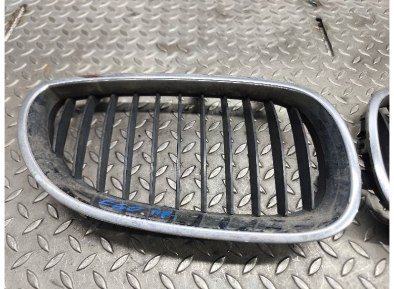 Решетка капота к BMW 5 E60/E61, 2004г.