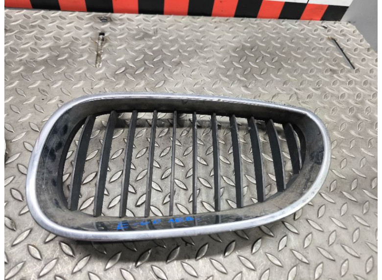 Решетка капота к BMW 5 E60/E61, 2004г.