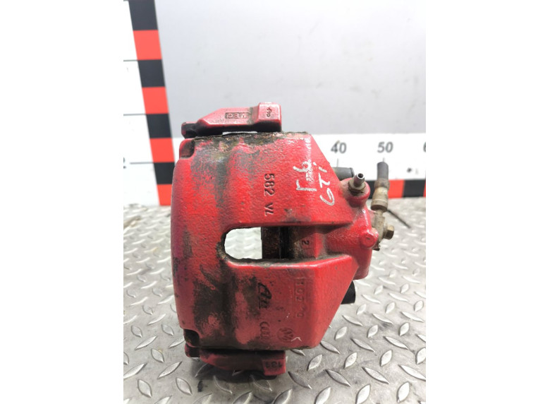 Суппорт передний правый к Volkswagen Golf GTI, 2010г.