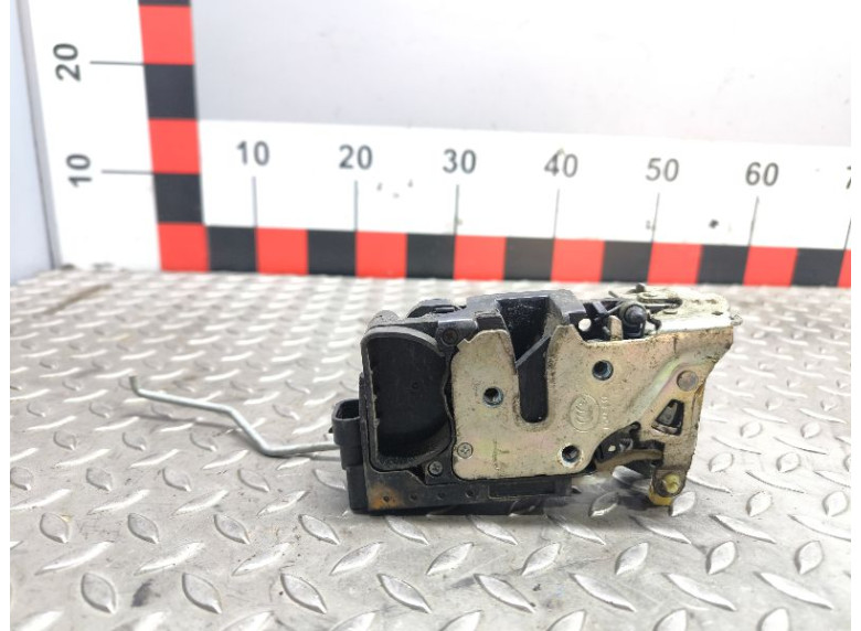 Замок двери передней левой к Chevrolet Aveo, 2009г.