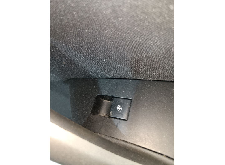 Кнопка стеклоподъемника переднего правого к Opel Astra, 2011г.