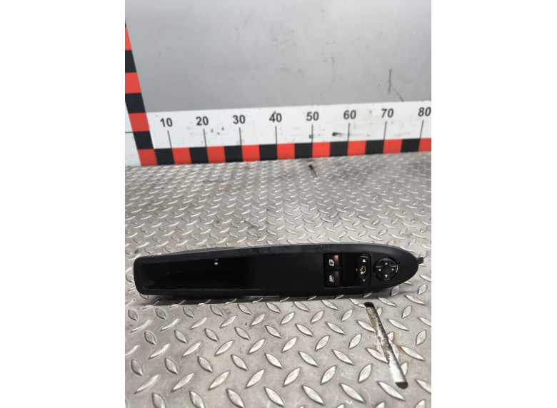 Блок управления стеклоподъемниками к Citroen DS3, 2011г.