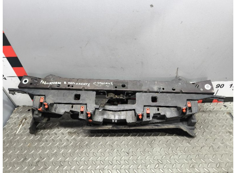 Рамка капота к Opel Astra, 2011г.