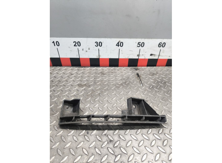 Кронштейн крепления бампера переднего к Volkswagen Caddy, 2006г.