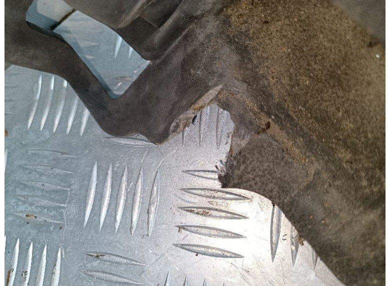 Передняя панель крепления облицовки (телевизор) к Citroen DS3, 2011г.