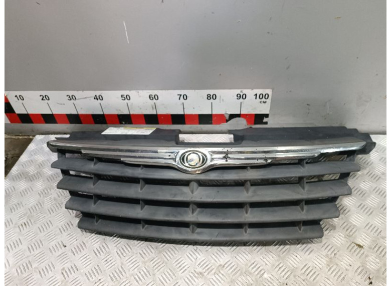 Решетка радиатора к Chrysler Voyager, 2005г.