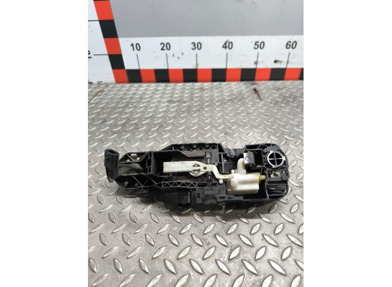 Ручка наружная передняя правая к Renault Scenic, 2011г.