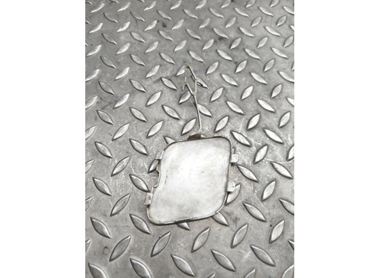 Заглушка (решетка) в бампер задний к Opel Astra, 2011г.