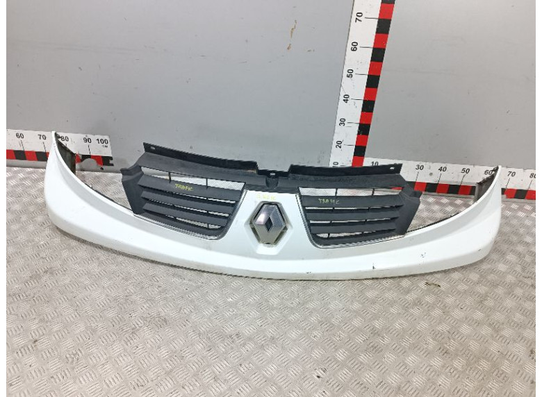 Решетка радиатора к Renault Trafic, 2007г.