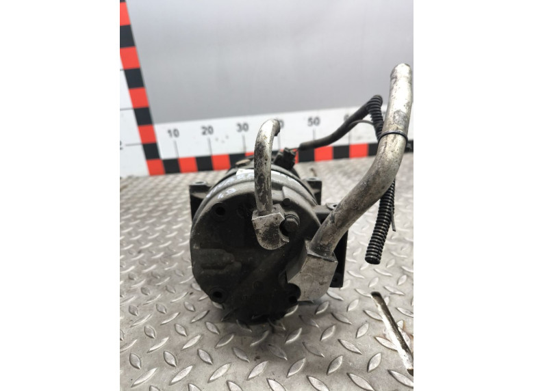 Компрессор кондиционера к Opel Vivaro, 2003г.