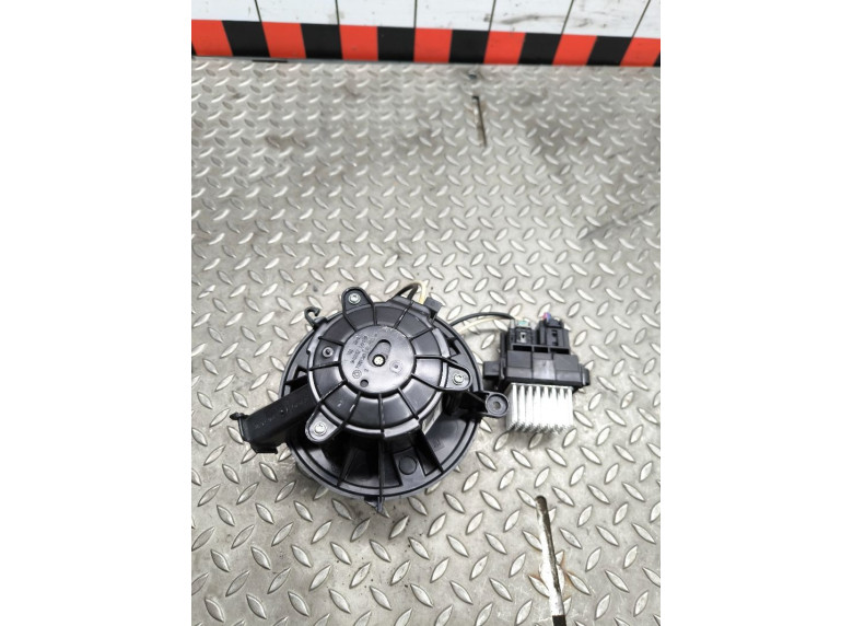 Моторчик печки к Opel Astra, 2012г.