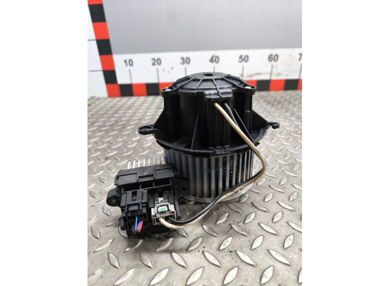 Моторчик печки к Opel Astra, 2012г.