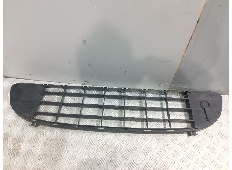 Заглушка (решетка) в бампер передний к Peugeot 407