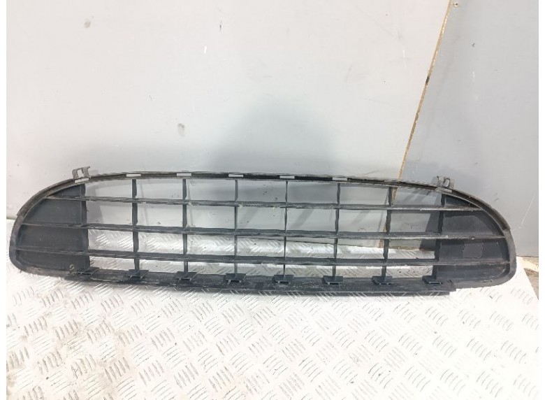 Заглушка (решетка) в бампер передний к Заглушка (решетка) в бампер передний к Peugeot 407 undefined г. 407