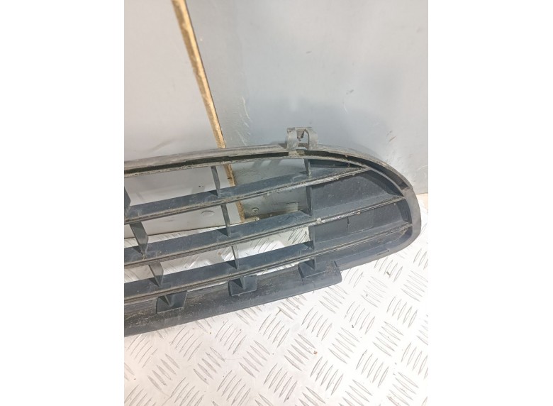 Заглушка (решетка) в бампер передний к Заглушка (решетка) в бампер передний к Peugeot 407 undefined г. 407