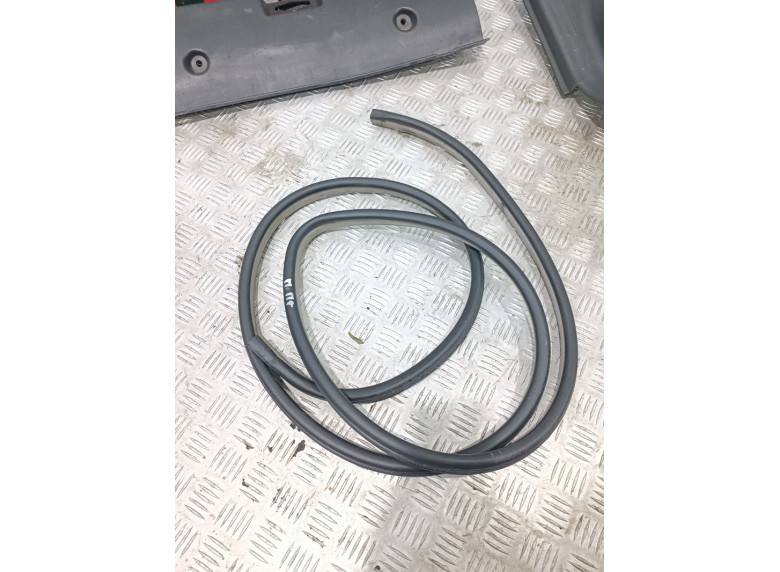 Уплотнитель двери передней правой к Chevrolet Aveo, 2009г.