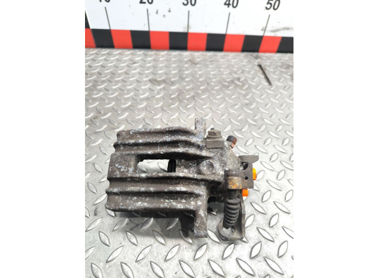 Суппорт задний левый к Volkswagen Golf, 1999г.