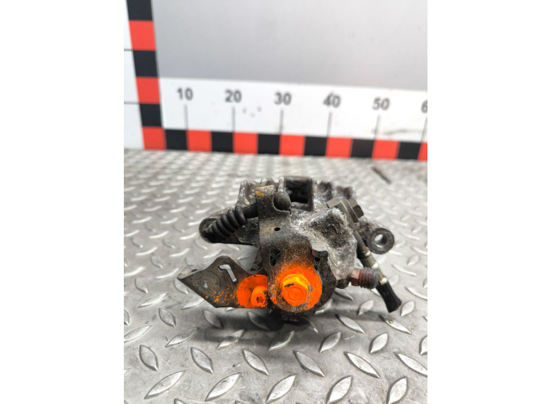 Суппорт задний левый к Volkswagen Golf, 1999г.