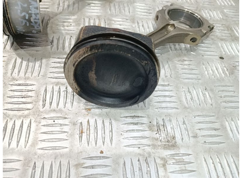 Поршень к Mazda 6, 2009г.