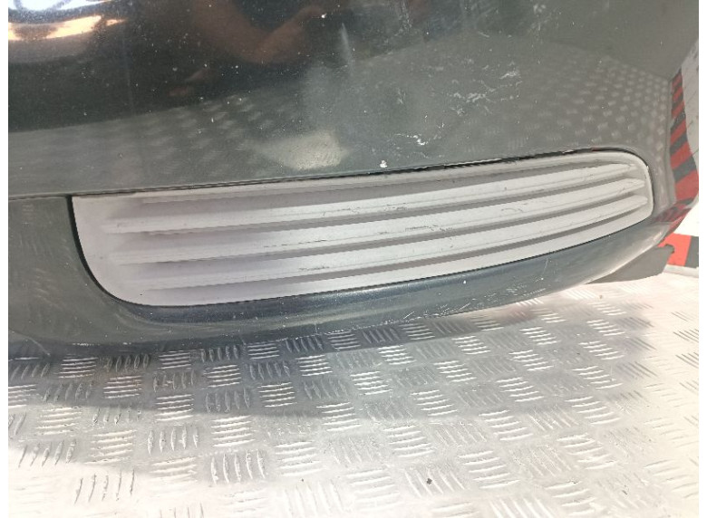 Заглушка (решетка) в бампер передний к Opel Insignia, 2009г.