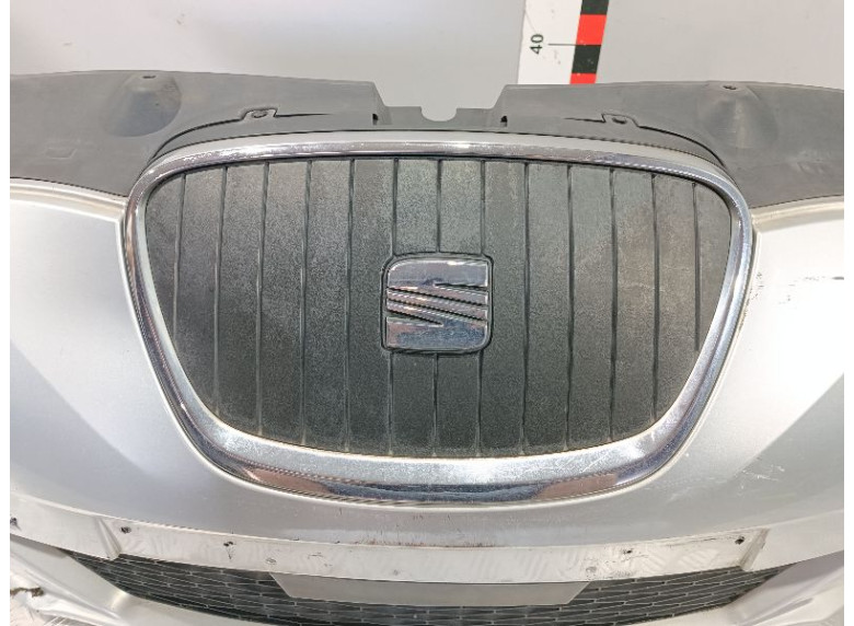 Решетка радиатора к Seat Leon, 2011г.