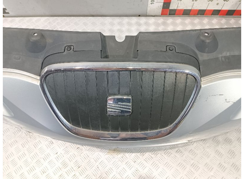 Решетка радиатора к Seat Leon, 2011г.