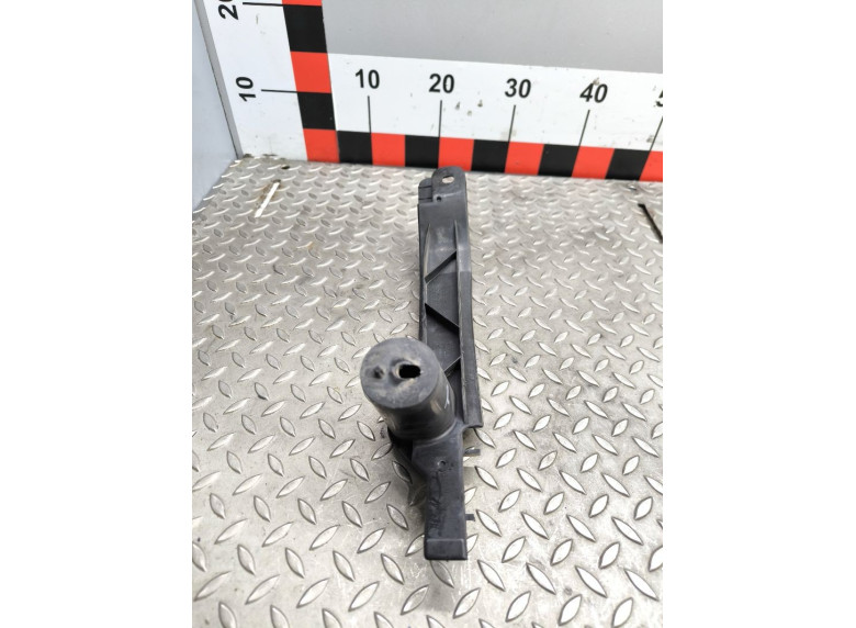 Кронштейн крепления бампера переднего к Volkswagen Golf, 2007г.