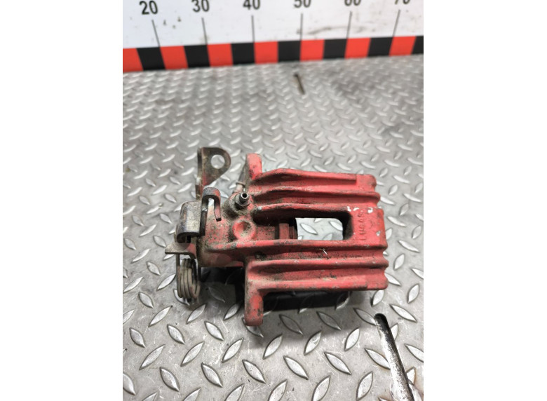 Суппорт задний правый к Volkswagen Passat, 2000г.