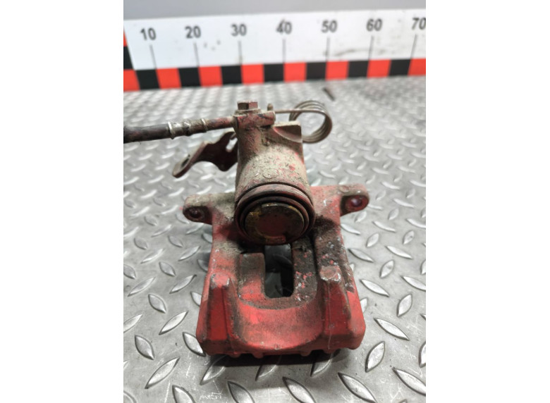 Суппорт задний правый к Volkswagen Passat, 2000г.