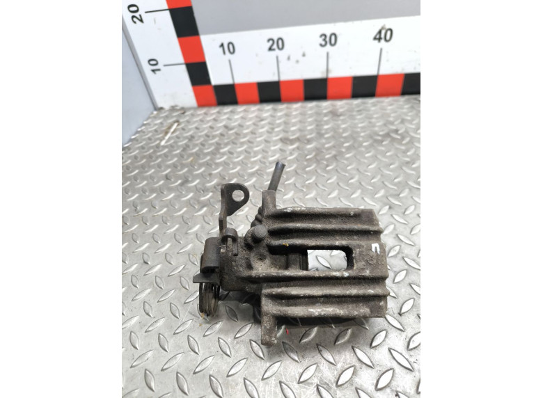 Суппорт задний правый к Volkswagen Passat, 2000г.