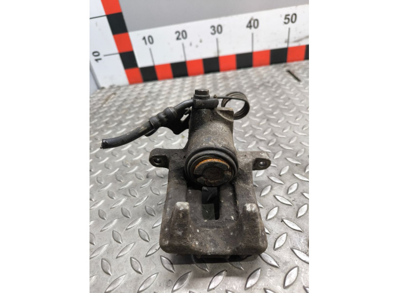 Суппорт задний правый к Volkswagen Passat, 2000г.