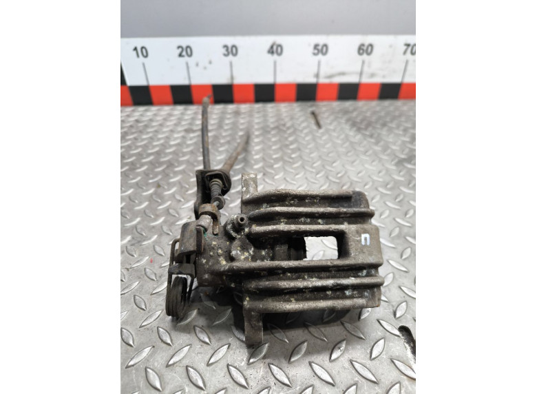 Суппорт задний правый к Volkswagen Passat, 2000г.