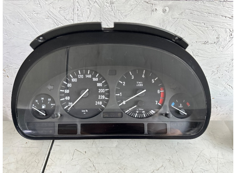 Щиток приборов (приборная панель) к BMW 5 E39, 2001г.