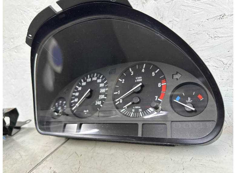 Щиток приборов (приборная панель) к BMW 5 E39, 2001г.