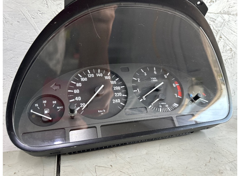 Щиток приборов (приборная панель) к BMW 5 E39, 2001г.