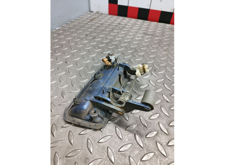 Ручка наружная передняя левая к Mazda 323F, 1991г.