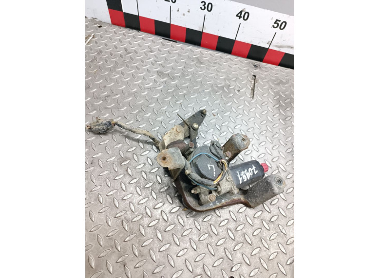 Моторчик заднего стеклоочистителя (дворника) к Mazda 323F, 1991г.