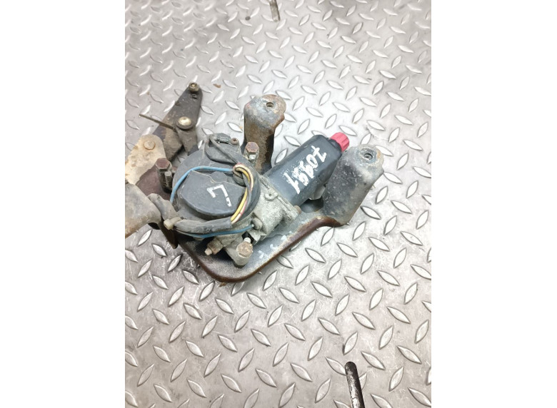 Моторчик заднего стеклоочистителя (дворника) к Mazda 323F, 1991г.