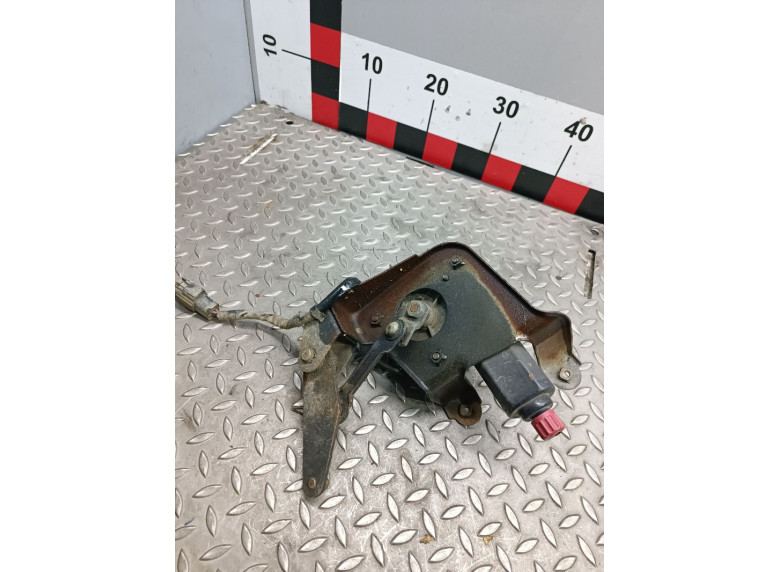 Моторчик заднего стеклоочистителя (дворника) к Mazda 323F, 1991г.