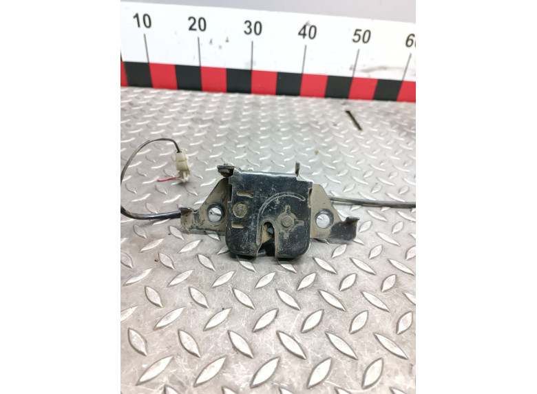 Замок багажника к Mazda 323F