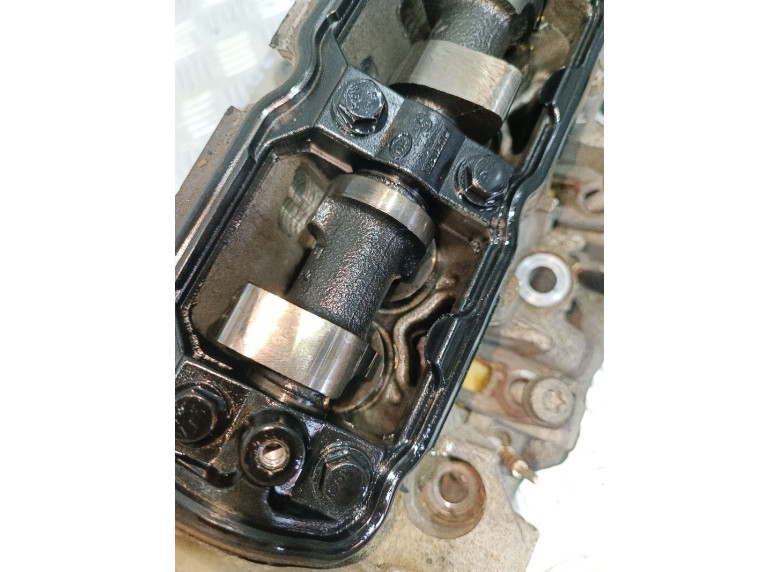 Головка блока цилиндров к Volvo V40, 2002г.